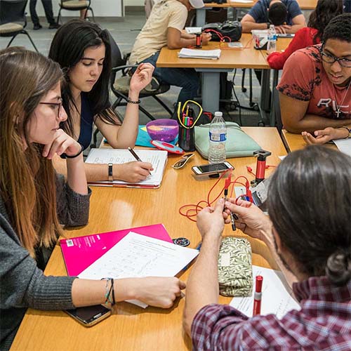 FIU students in STEM Active Learning Classroom